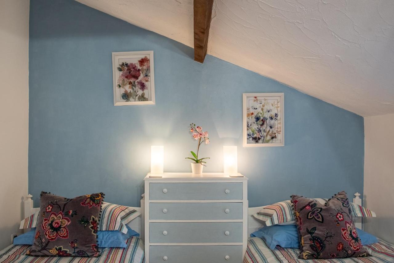 Lavender House - Traditional Stone House Oozing Charm And Character Cersay Exteriör bild